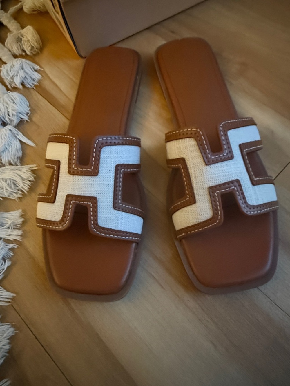 New in box - White & Brown Slide Sandals